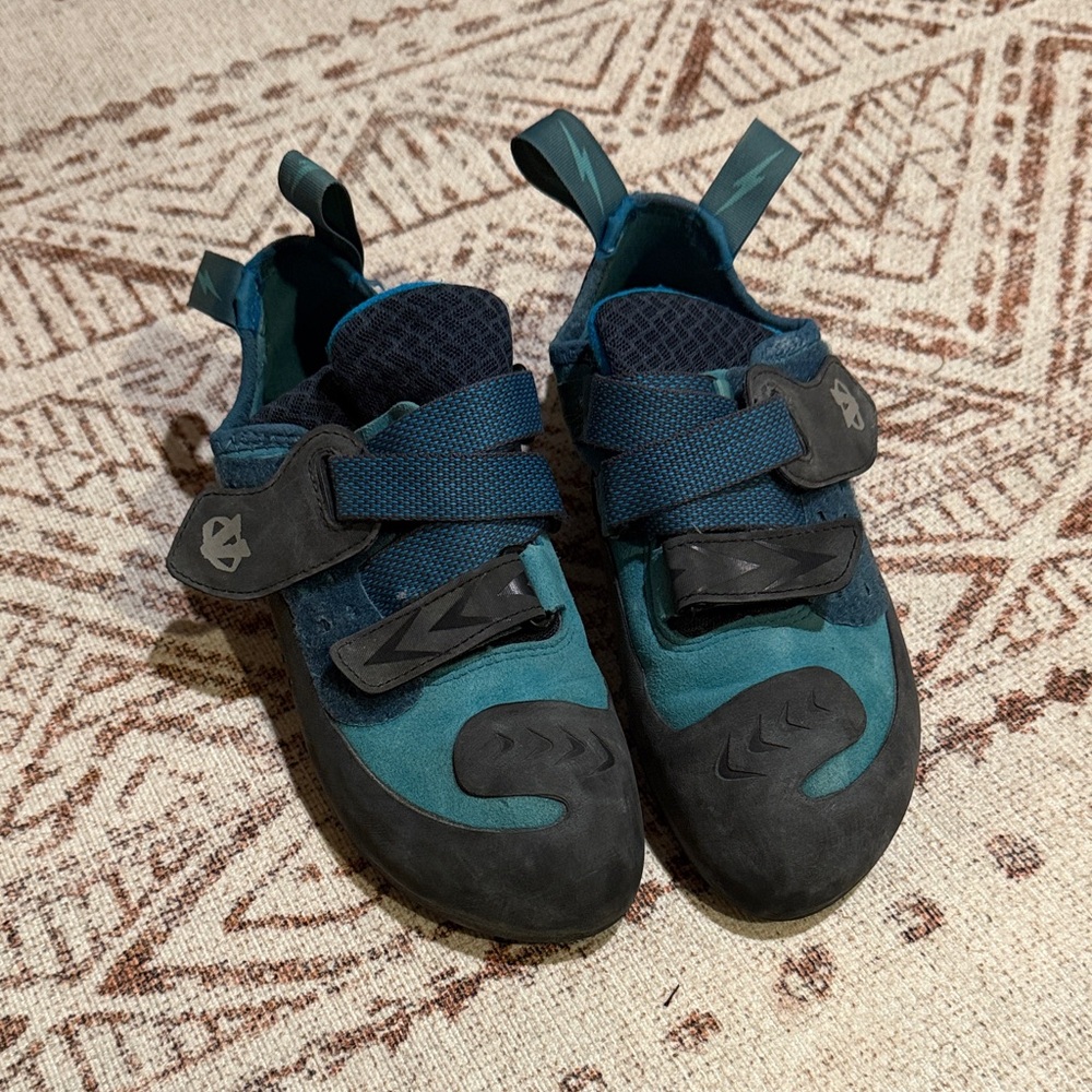 Kids' Teal and Black climbing shoes